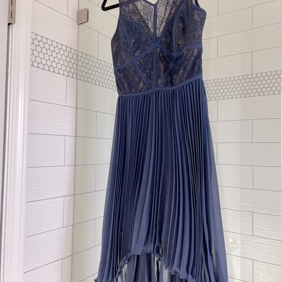 BCBG Paris. Pleated navy dress. Size 0. One of a kind for the fashionista ! - Picture 1 of 7